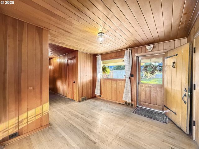 1025 HILLCREST Dr, Baker City, OR 97814