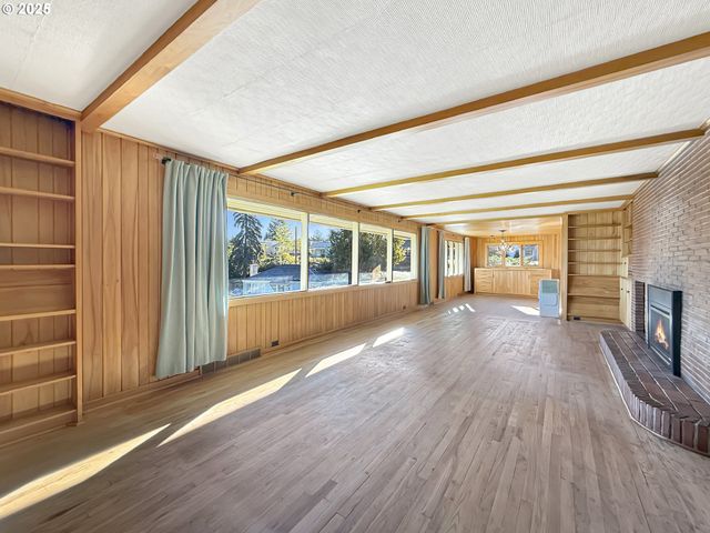 1025 HILLCREST Dr, Baker City, OR 97814