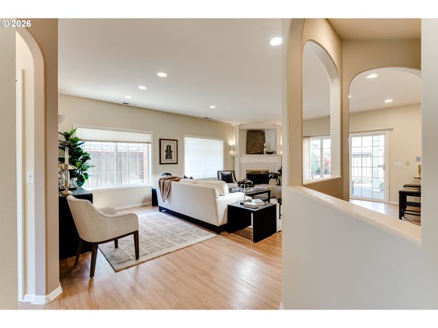 3344 LAKEMONT Dr, Eugene, OR 97408
