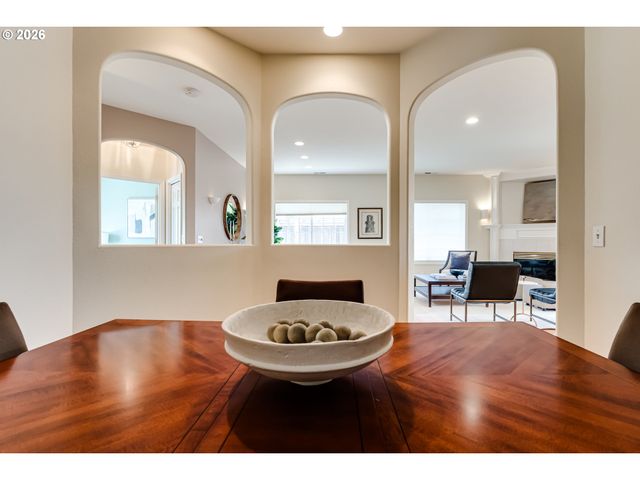3344 LAKEMONT Dr, Eugene, OR 97408
