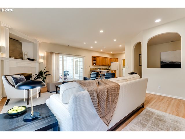 3344 LAKEMONT Dr, Eugene, OR 97408