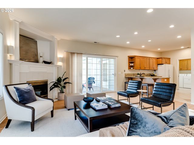 3344 LAKEMONT Dr, Eugene, OR 97408