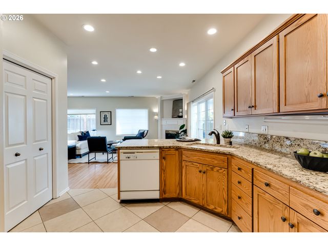 3344 LAKEMONT Dr, Eugene, OR 97408