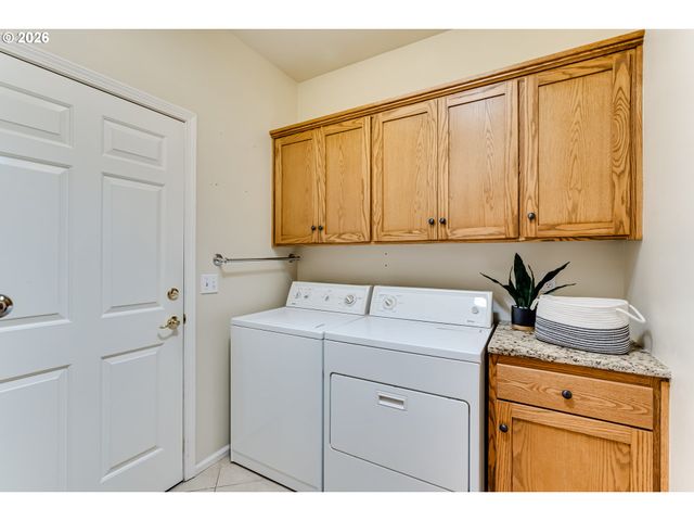 3344 LAKEMONT Dr, Eugene, OR 97408