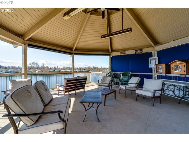 3344 LAKEMONT Dr, Eugene, OR 97408