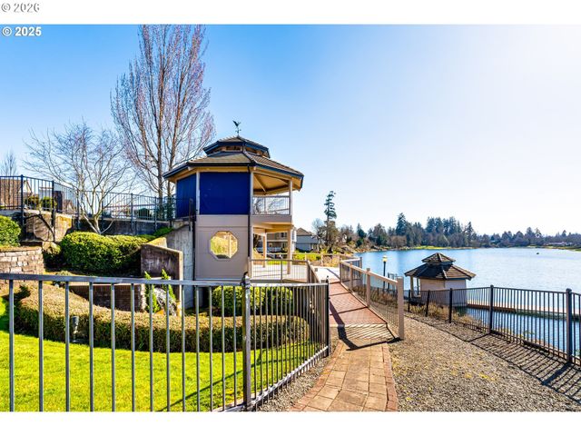3344 LAKEMONT Dr, Eugene, OR 97408