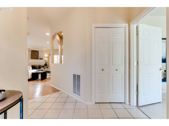 3344 LAKEMONT Dr, Eugene, OR 97408