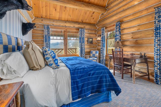 557 Trager Road, Jamaica, VT 05343