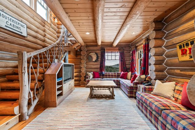 557 Trager Road, Jamaica, VT 05343