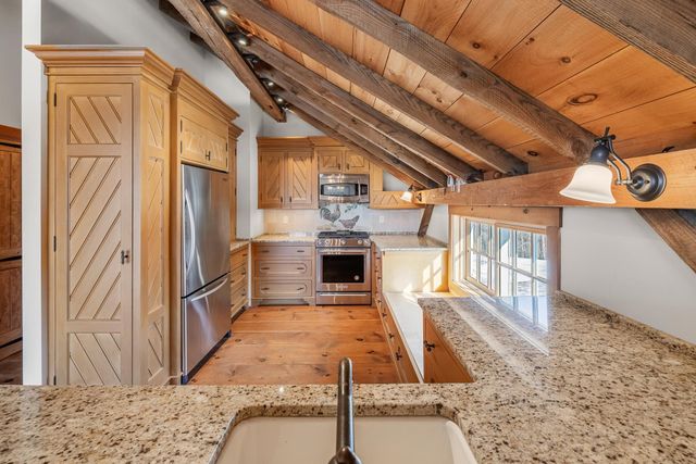 557 Trager Road, Jamaica, VT 05343