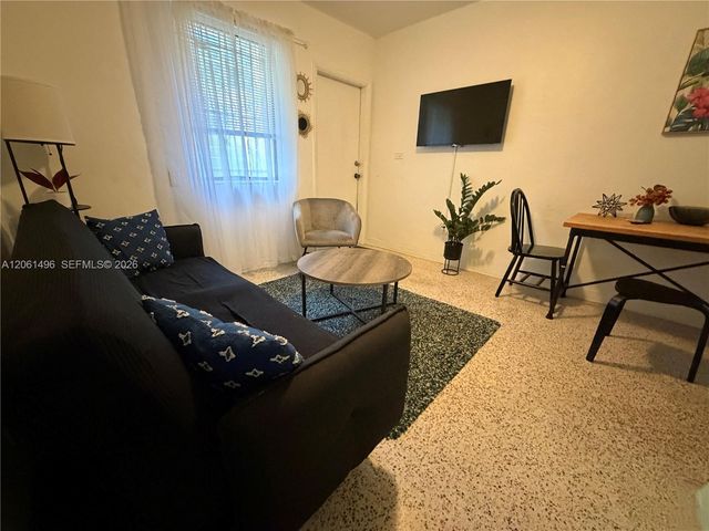 461 SW 6th St 8, Miami, FL 33130