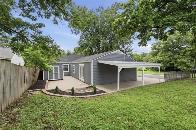 5118 Crest Drive, Kansas City, KS 66106