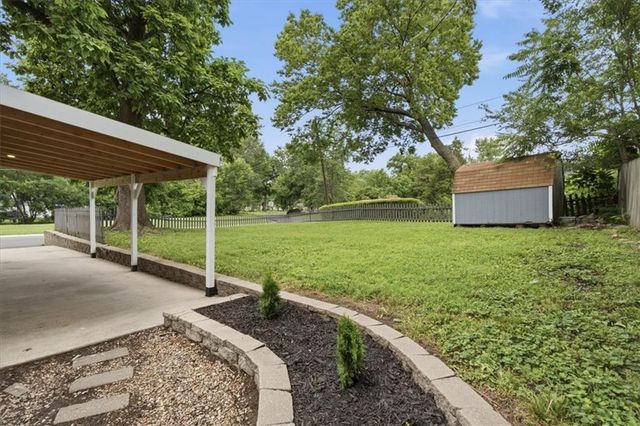 5118 Crest Drive, Kansas City, KS 66106