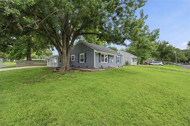 5118 Crest Drive, Kansas City, KS 66106