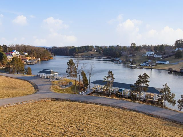 6671 Tanager LN, Dublin, VA 24084