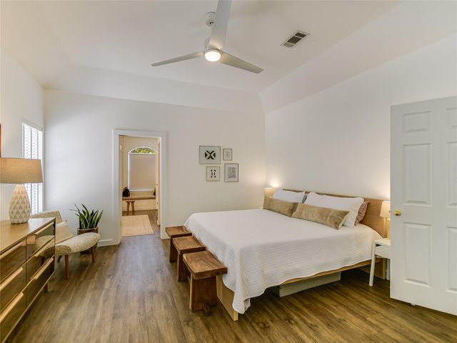 75 Stillmeadow DR, The Hills, TX 78738