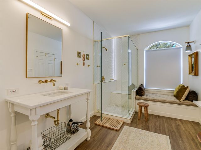 75 Stillmeadow DR, The Hills, TX 78738