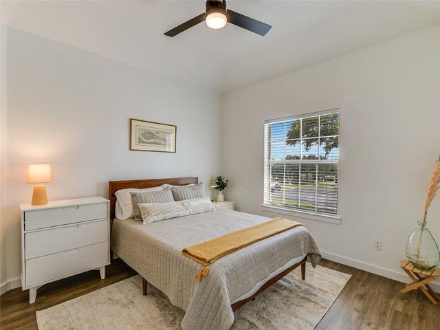 75 Stillmeadow DR, The Hills, TX 78738