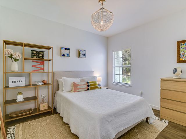 75 Stillmeadow DR, The Hills, TX 78738