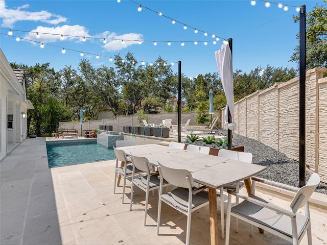 75 Stillmeadow DR, The Hills, TX 78738