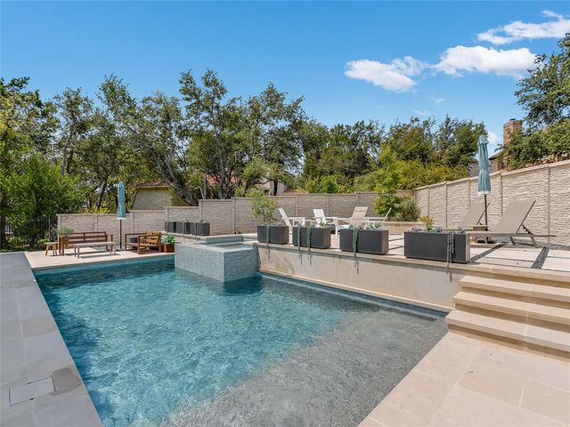 75 Stillmeadow DR, The Hills, TX 78738