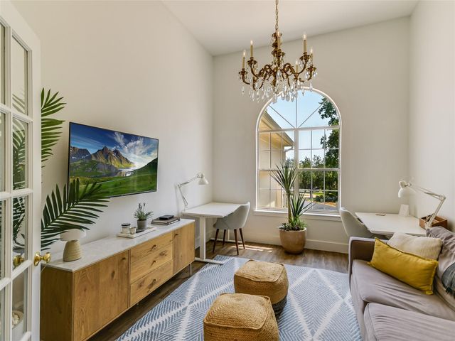 75 Stillmeadow DR, The Hills, TX 78738