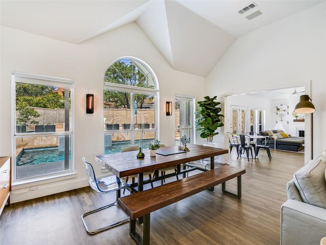 75 Stillmeadow DR, The Hills, TX 78738