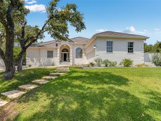 75 Stillmeadow DR, The Hills, TX 78738