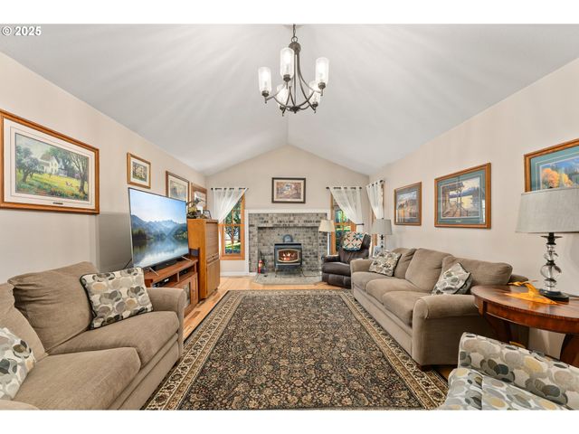 7654 NORTH BANK Rd, Roseburg, OR 97470