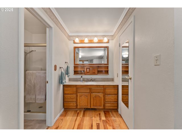 7654 NORTH BANK Rd, Roseburg, OR 97470