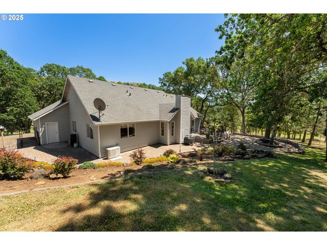 7654 NORTH BANK Rd, Roseburg, OR 97470