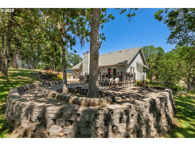 7654 NORTH BANK Rd, Roseburg, OR 97470
