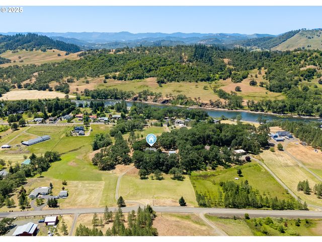 7654 NORTH BANK Rd, Roseburg, OR 97470