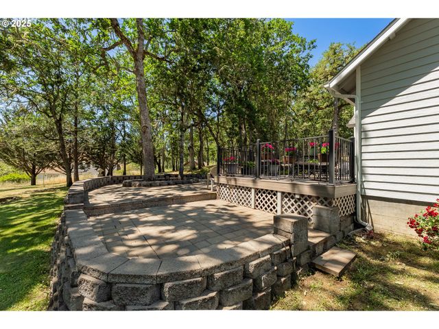 7654 NORTH BANK Rd, Roseburg, OR 97470