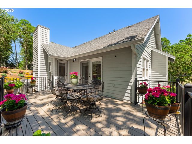 7654 NORTH BANK Rd, Roseburg, OR 97470
