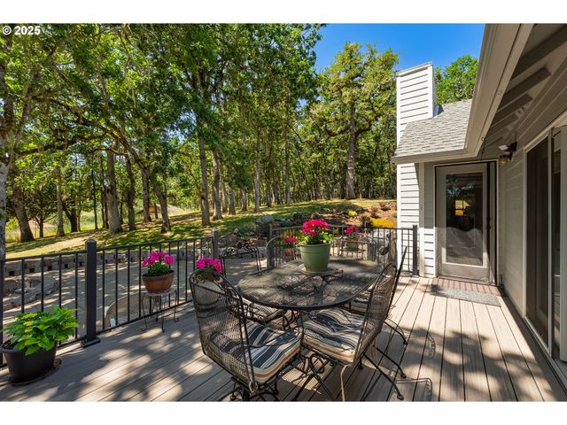 7654 NORTH BANK Rd, Roseburg, OR 97470