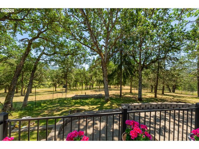 7654 NORTH BANK Rd, Roseburg, OR 97470