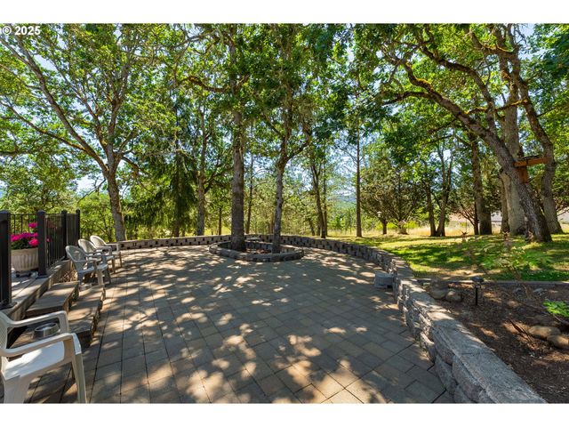 7654 NORTH BANK Rd, Roseburg, OR 97470