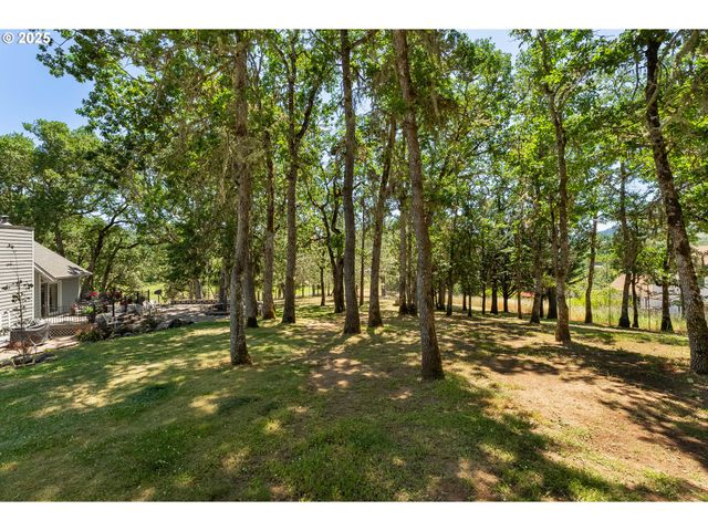 7654 NORTH BANK Rd, Roseburg, OR 97470