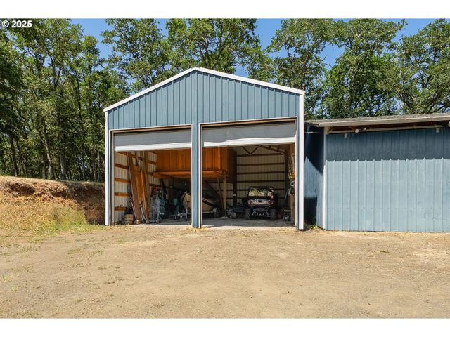 7654 NORTH BANK Rd, Roseburg, OR 97470