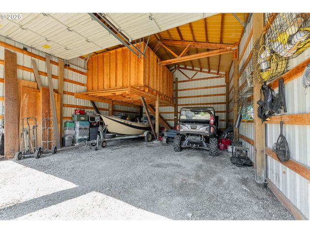 7654 NORTH BANK Rd, Roseburg, OR 97470