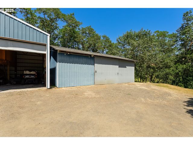 7654 NORTH BANK Rd, Roseburg, OR 97470