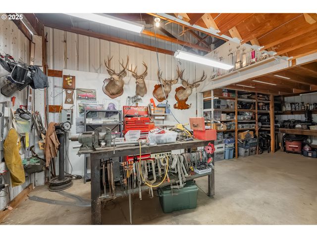 7654 NORTH BANK Rd, Roseburg, OR 97470