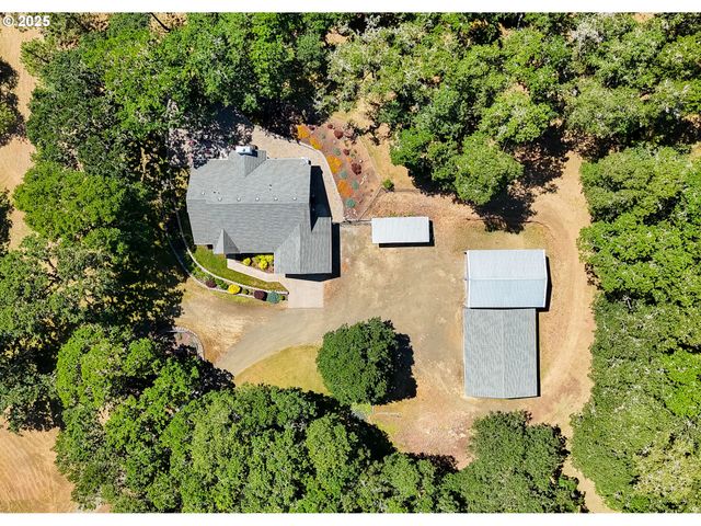 7654 NORTH BANK Rd, Roseburg, OR 97470