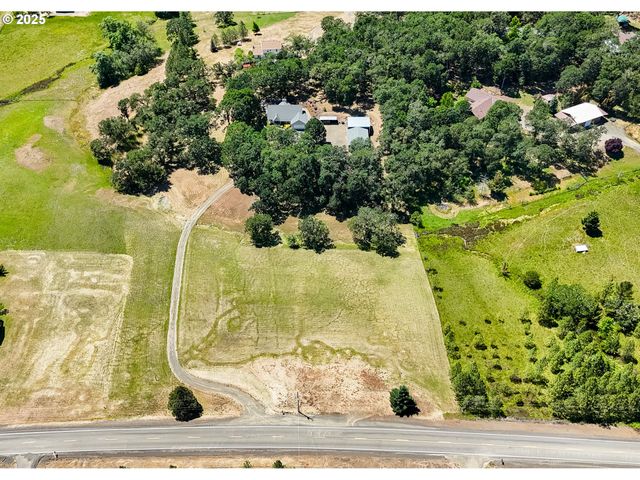 7654 NORTH BANK Rd, Roseburg, OR 97470