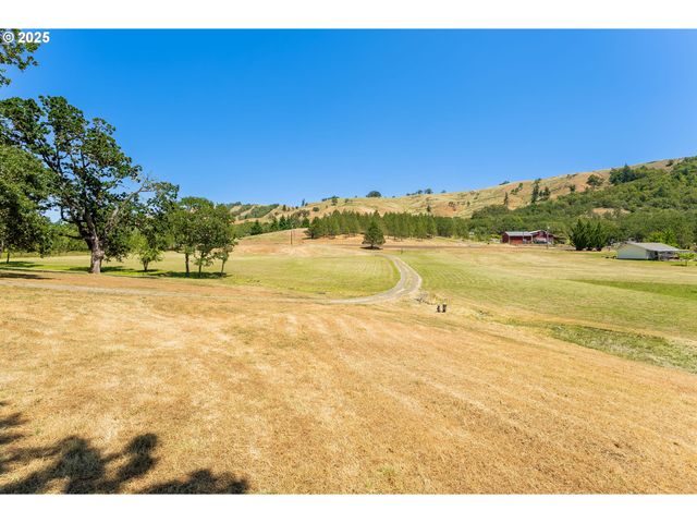 7654 NORTH BANK Rd, Roseburg, OR 97470