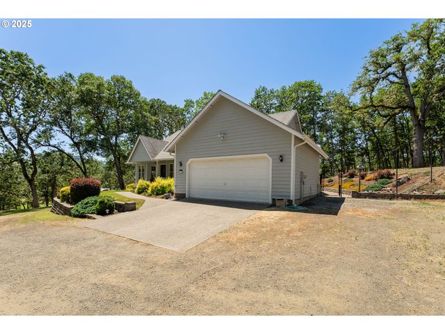 7654 NORTH BANK Rd, Roseburg, OR 97470