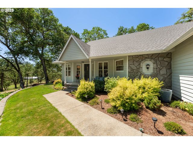 7654 NORTH BANK Rd, Roseburg, OR 97470