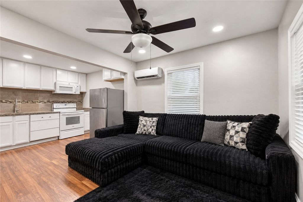 4603 Castle Avenue, Bryan, TX 77808 — photo 2