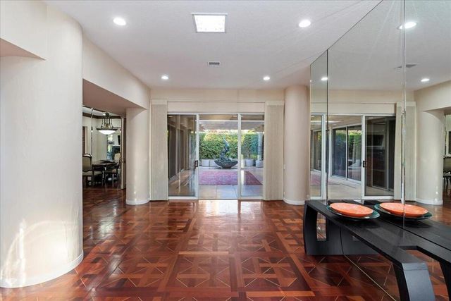 2 Deerfield Court, Rancho Mirage, CA 92270